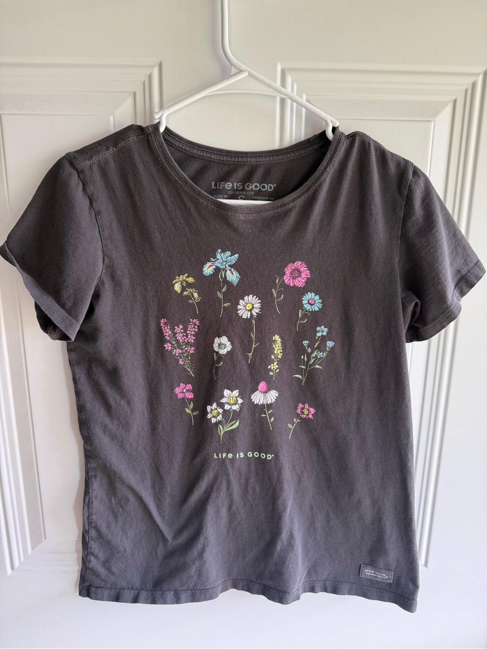 Life Is Good Gray Crusher-Lite Tee with wildflowers size small - Picture 1 of 2